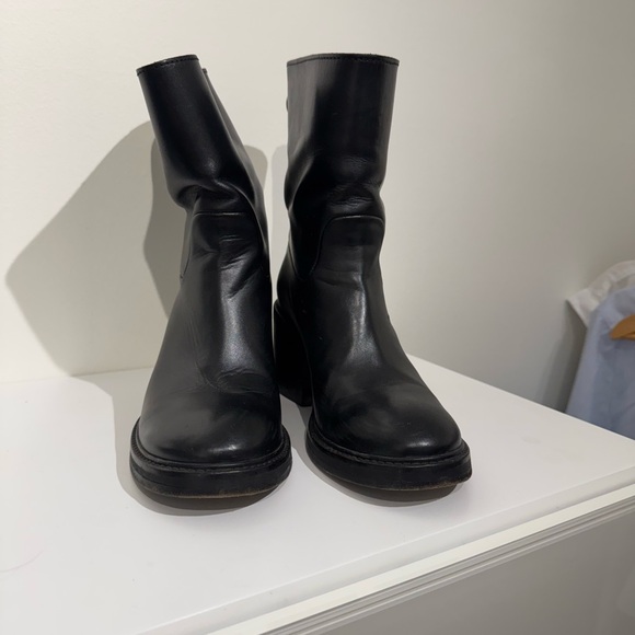 Black leather Acne motorcycle boot with heel. - Picture 1 of 4